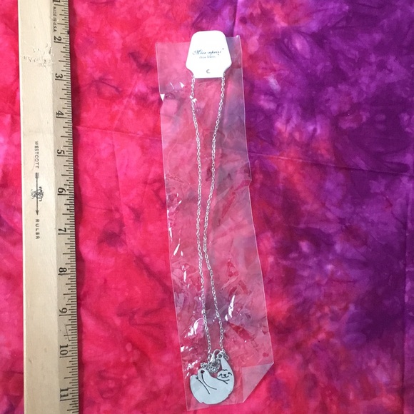 Sloth necklace - Picture 7 of 7
